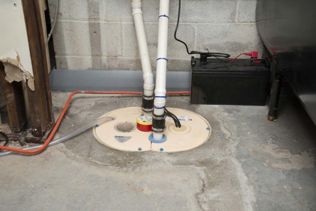 Vapor Barriers Vs. Sump Pumps